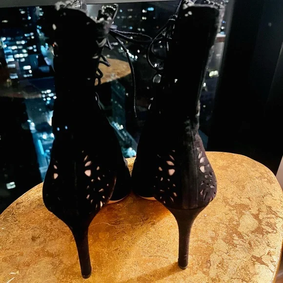 Valentino size 39 Brand New Lattice cut bootie in Black suede - Picture 3 of 6